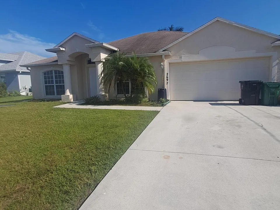 2697 SW Altamira Ave