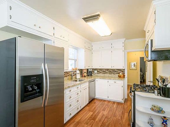 4th image of 1137 Johnson St