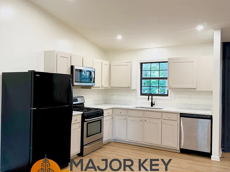 4555 Sugarloaf Pkwy — Photo 16
