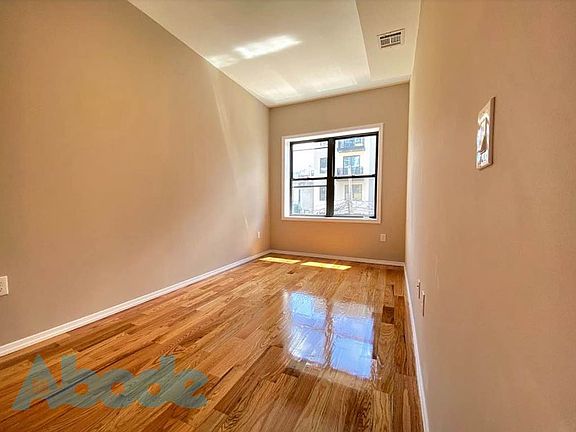 5th image of 110 Linden Blvd #1B