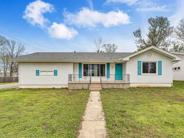 302 S 6th Street, Ozark, MO 65721