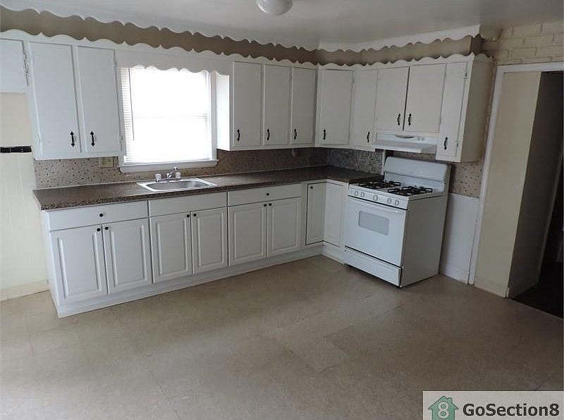 1st image of 37 Orchard St Floor 1