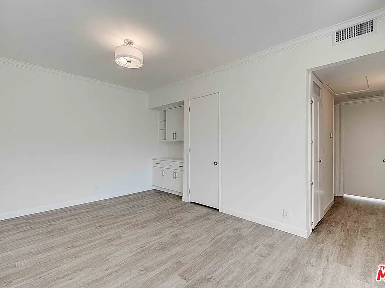2324 S Beverly Glen Blvd #201 — Photo 22