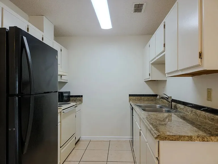2708 Oak Park Ct — Photo 4