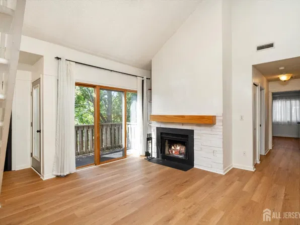 602 Aspen Dr, Plainsboro, NJ 08536