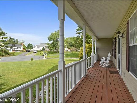 Covered front porch vinyl railings