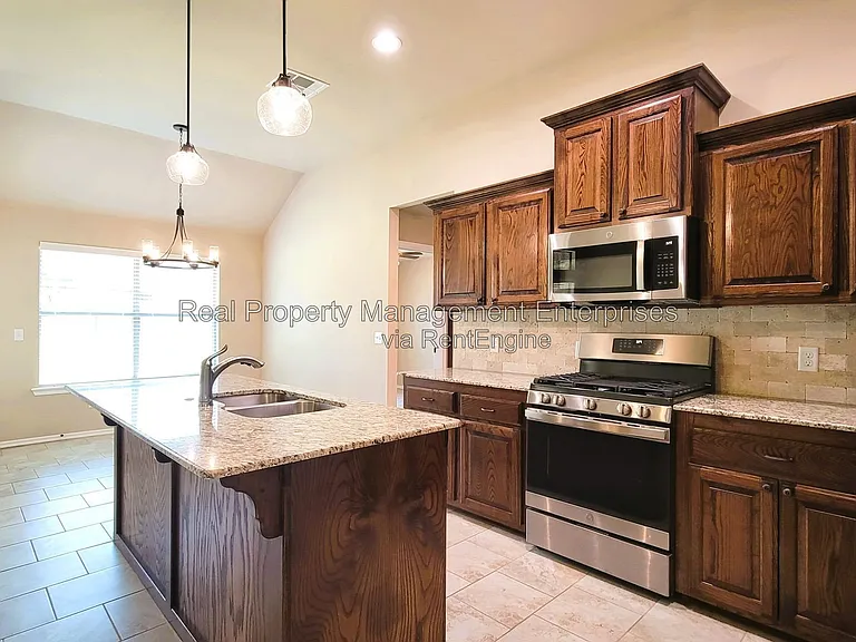 4500 Oasis Ct — Photo 7