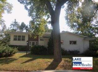307 S Harrison St, Lake Mills, IA 50450