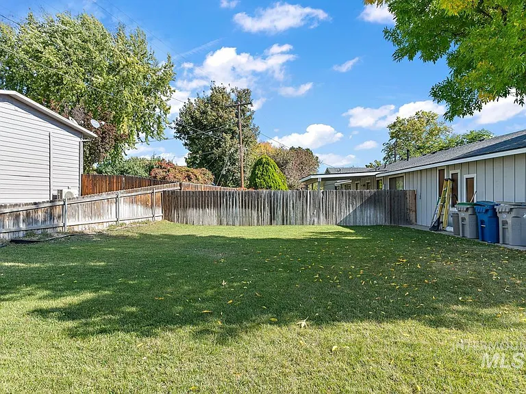 818 S White Cloud Dr — Photo 10
