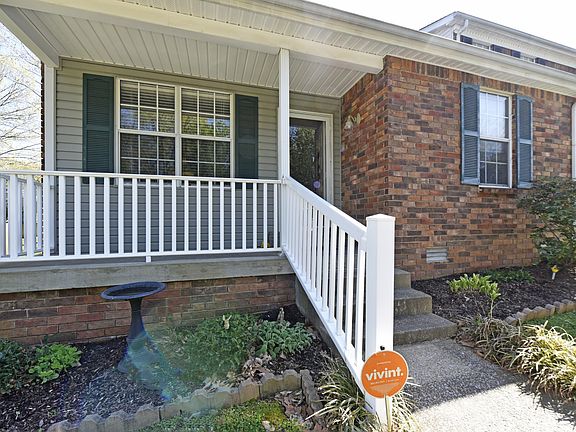 3rd image of 206 Oak Grove Dr