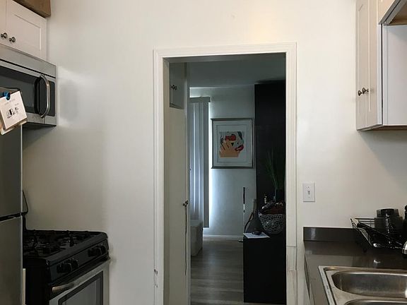 4th image of 1210 N Formosa Ave