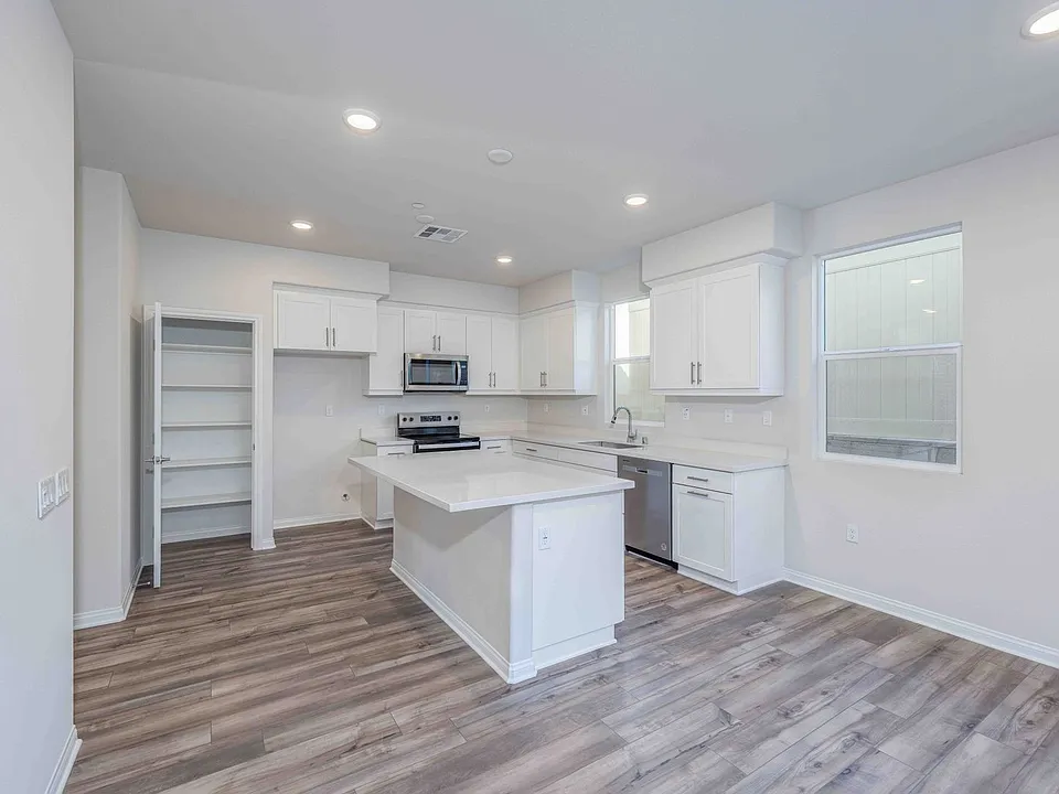 466 Meyer Pl