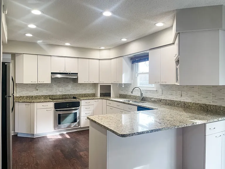 916 Appleby Ct — Photo 13