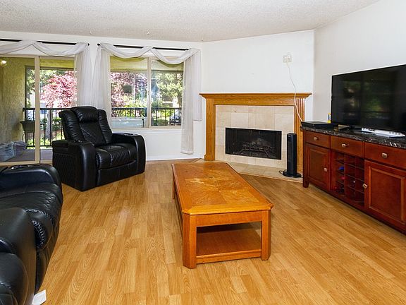 2nd image of 12600 NE 145th St APT G51