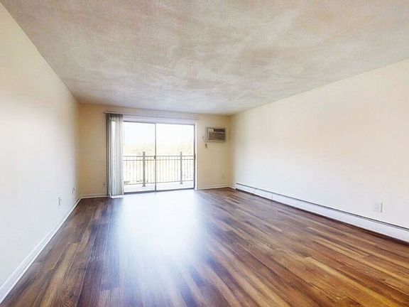 4th image of 243 Main St #41