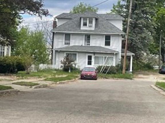 Exterior Neighborhood (street photo)