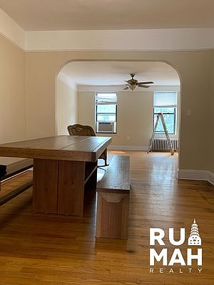 2nd image of 139 Manhattan Ave #33