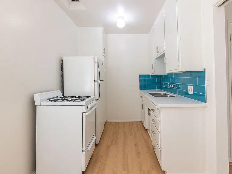 667-669 Levering — Photo 15