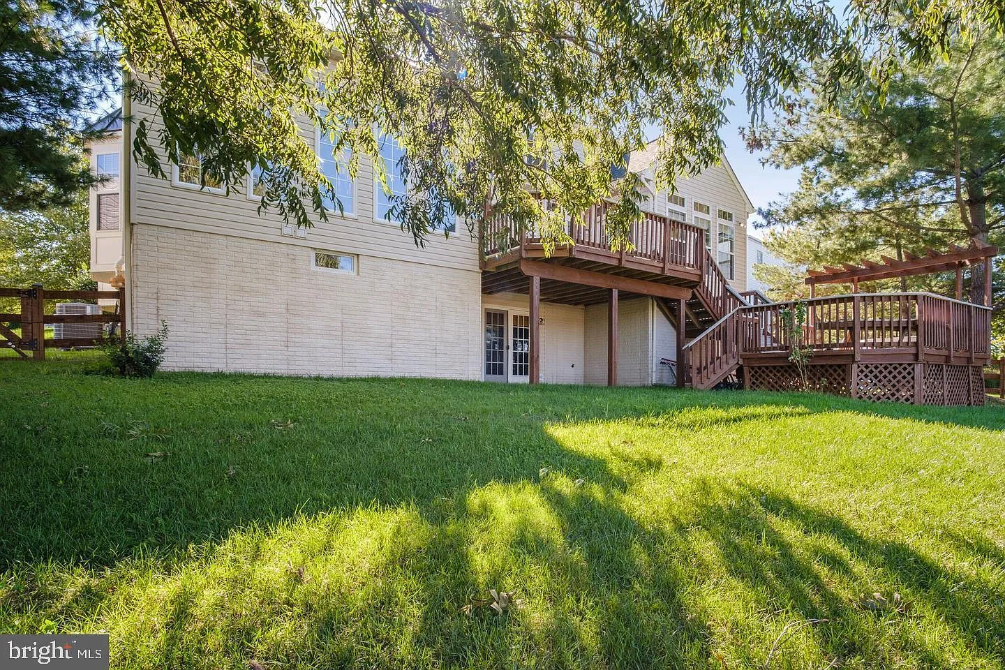 5 bed, 4.5 bath, 3244 sqft, $4,350 — Photo 4