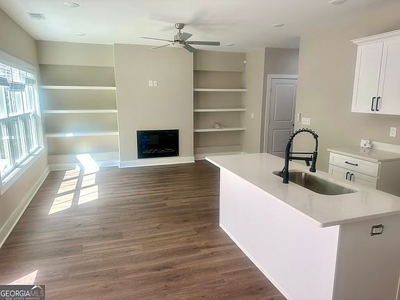 4th image of 717 A Scales St