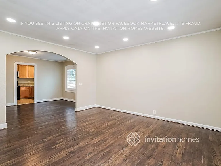 10018 Silverton Ave — Photo 3