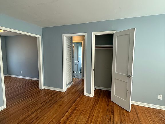 3rd image of 638 S Woodlawn Blvd