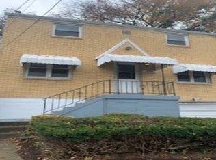236 E Willock Rd, Pittsburgh, PA 15227