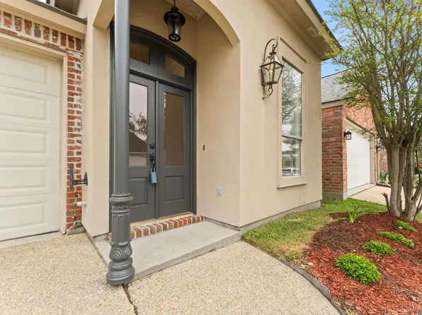 10684 Woodland Oaks Dr, Baton Rouge, LA 70809