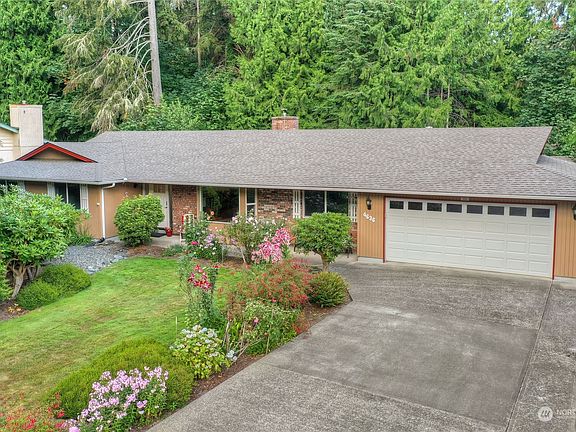 2nd image of 4636 Claridge Drive SE