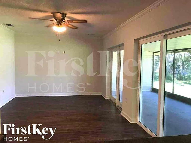 833 Wee Burn St — Photo 4