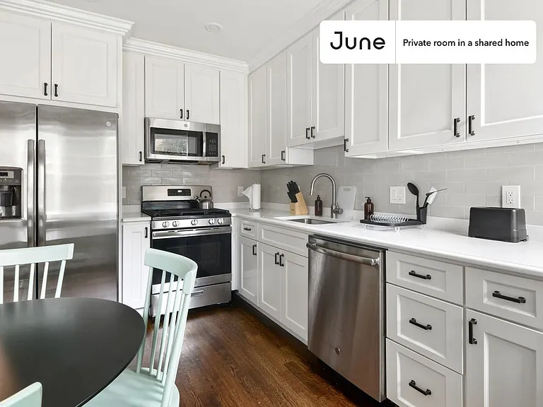 490 Washington St #A — Photo 5