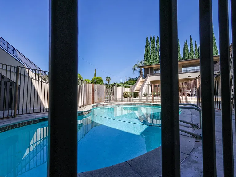 630 & 638 Silverwood Ave — Photo 12