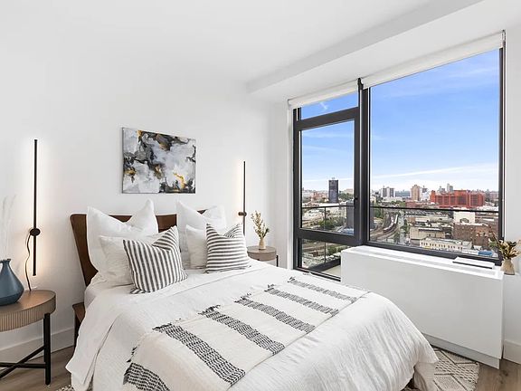 4th image of 224 E 135th St #1102