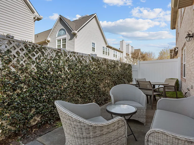 1025 Horton Pl — Photo 43