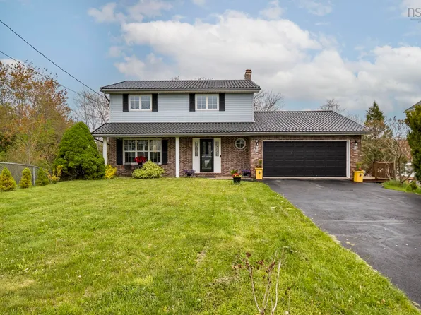 26 Governors Lake Dr, Timberlea, NS B3T 1N2