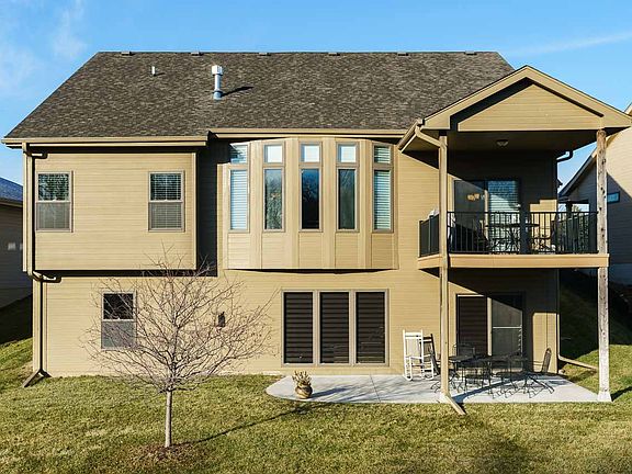 5th image of 9925 Olive St