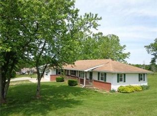 1303 W Main St, Maysville, MO 64469