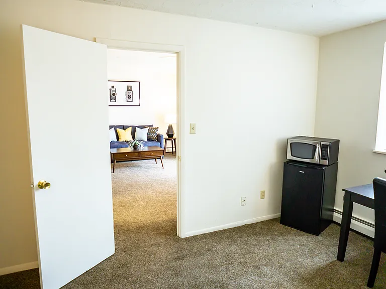 College Towers Apartments — Photo 24