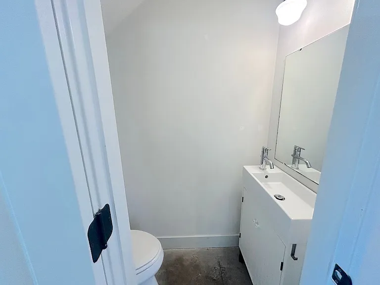 1212 E Broad St — Photo 7