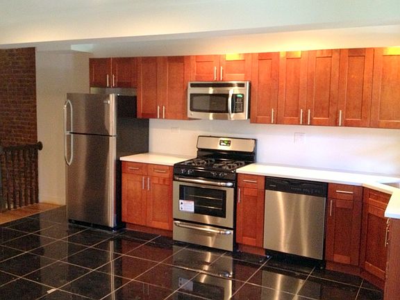 3rd image of 557 Mac Donough St