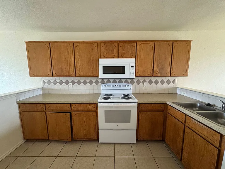 1300 Dugger Circle — Photo 6