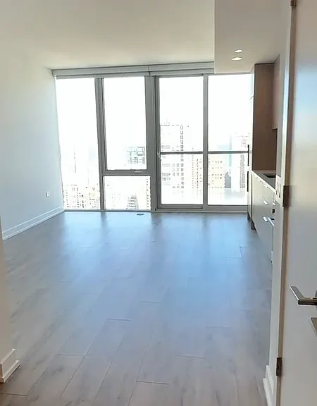 220 W Hill St — Photo 5