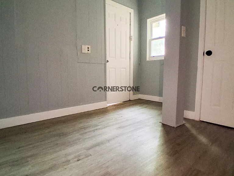 711 E 18th St — Photo 13