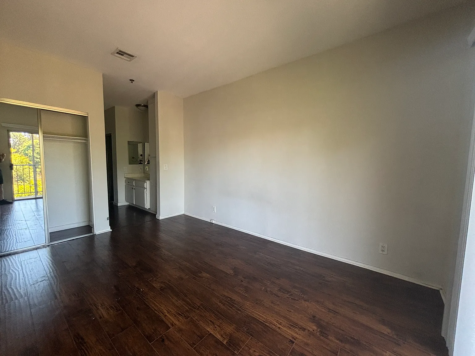 2 bed, 1000 sqft, $2,795 — Photo 4