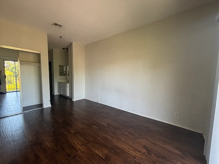 11925 Riverside Dr #3 — Photo 4