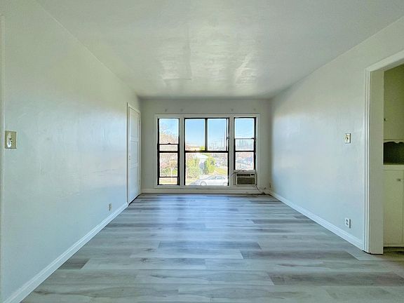 4th image of 243 S Chandler Ave #1/2