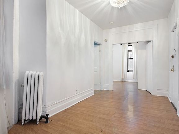 2nd image of 3692 Broadway APT 1