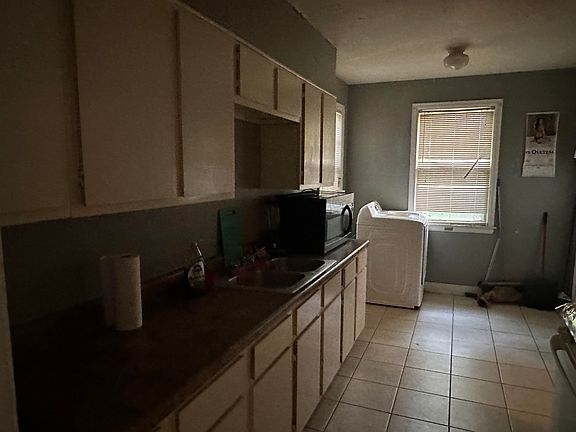 3rd image of 3585 Mayfair Ave