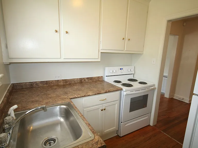 Charming 1BR duplex. Walk to 9th St. and DUKE! — Photo 6