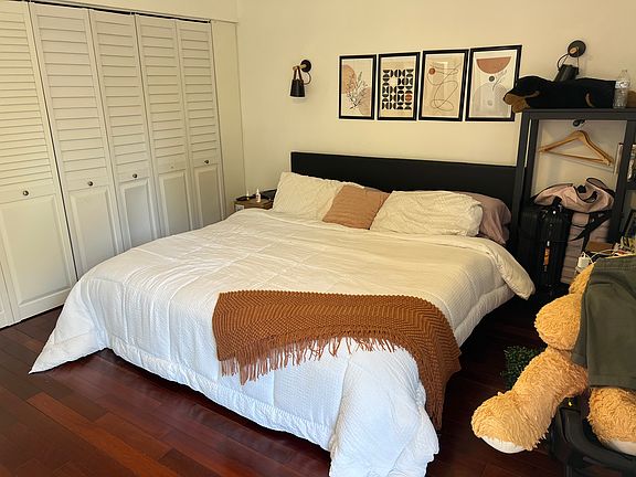 4th image of 1975 NE 135th St APT 3R
